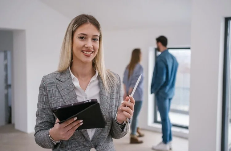 Expériences d&rsquo;agents immobiliers : témoignages réels