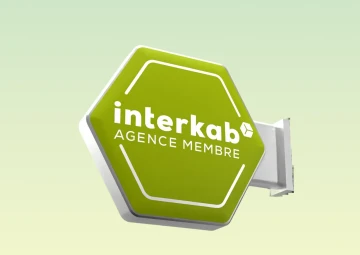 Enseigne murale du label Interkab pour agence immobilière