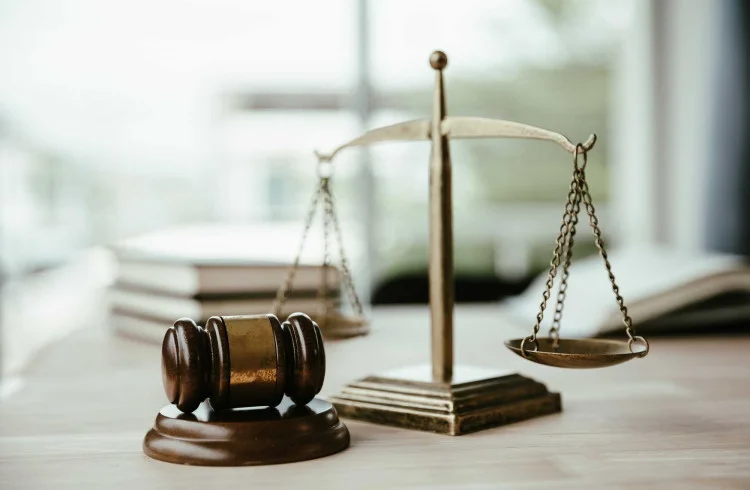 Loi Hoguet : ce qu’elle impose aux agents immobiliers